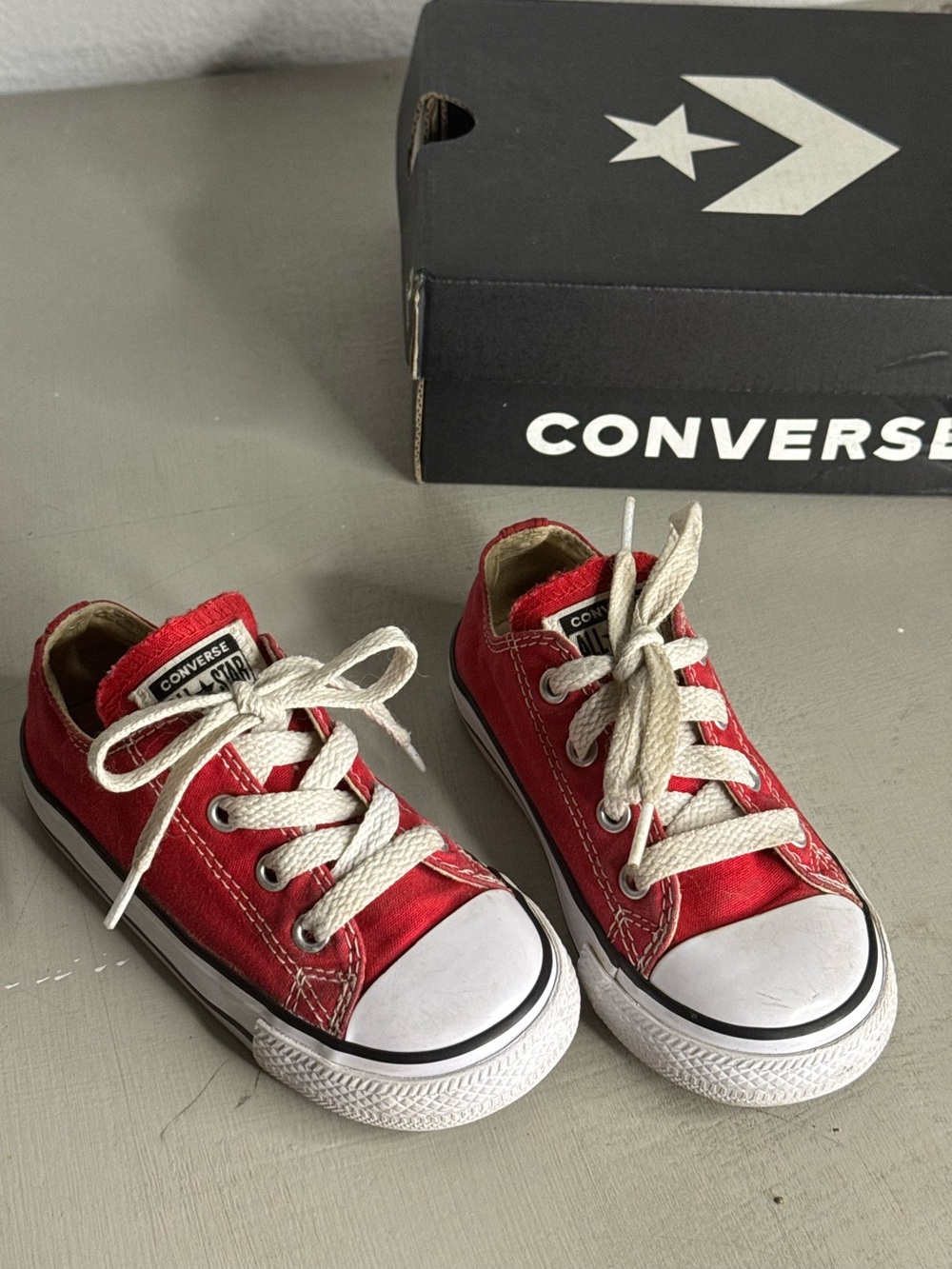 Converse Chuck Taylor Red Low-Top Canvas Sneakers with White Laces Toddler 7